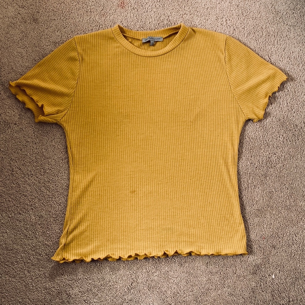 mustard yellow ruffled edge top!